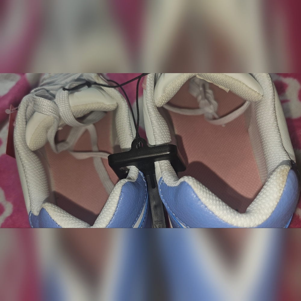 NWT SIZE 11 HELLO KITTY SHOES - Picture 5 of 6